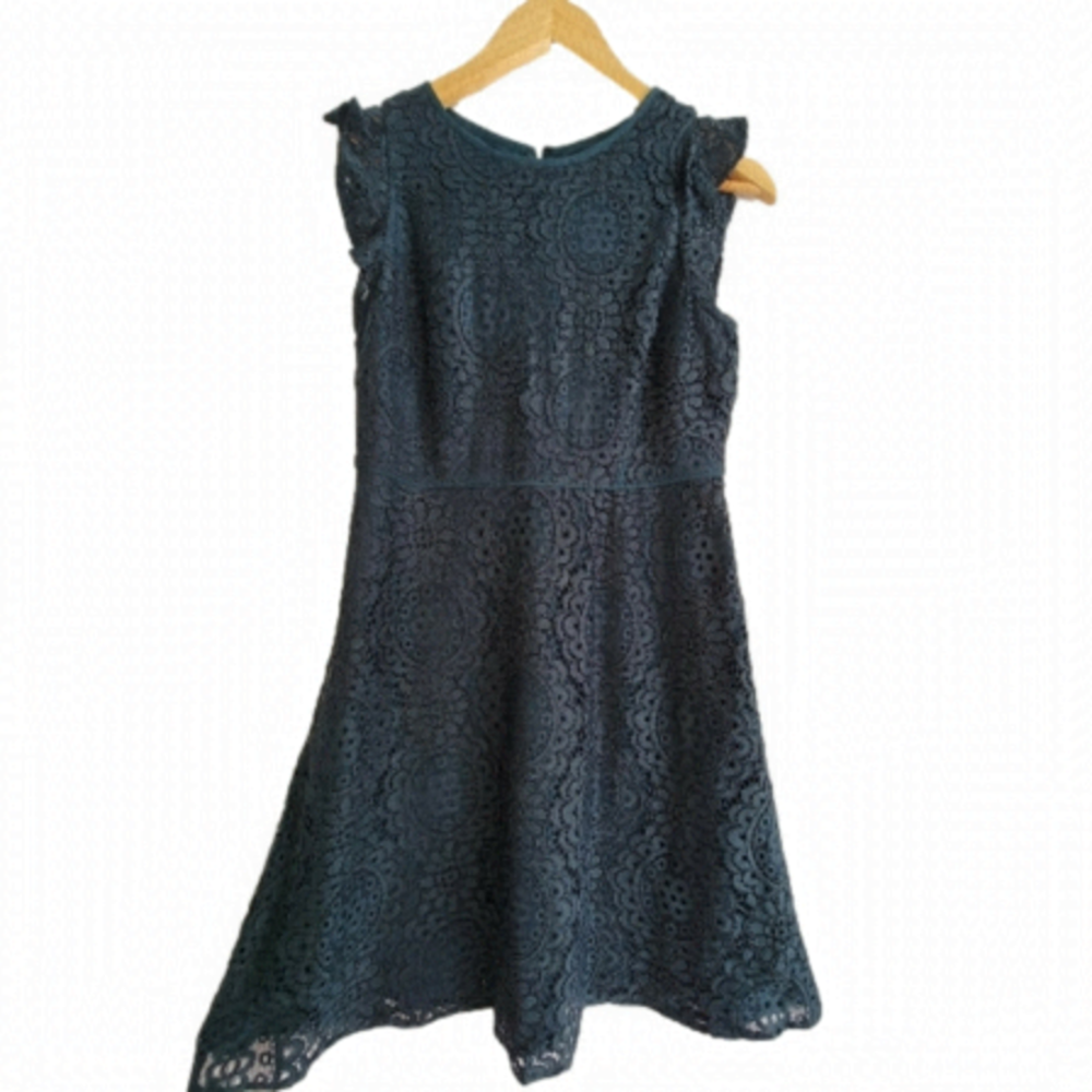 LOFT scoopneck sleevess ruffled lace dress